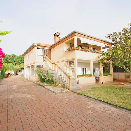 Apartment Pineta in village Valbandon Buitenkant foto