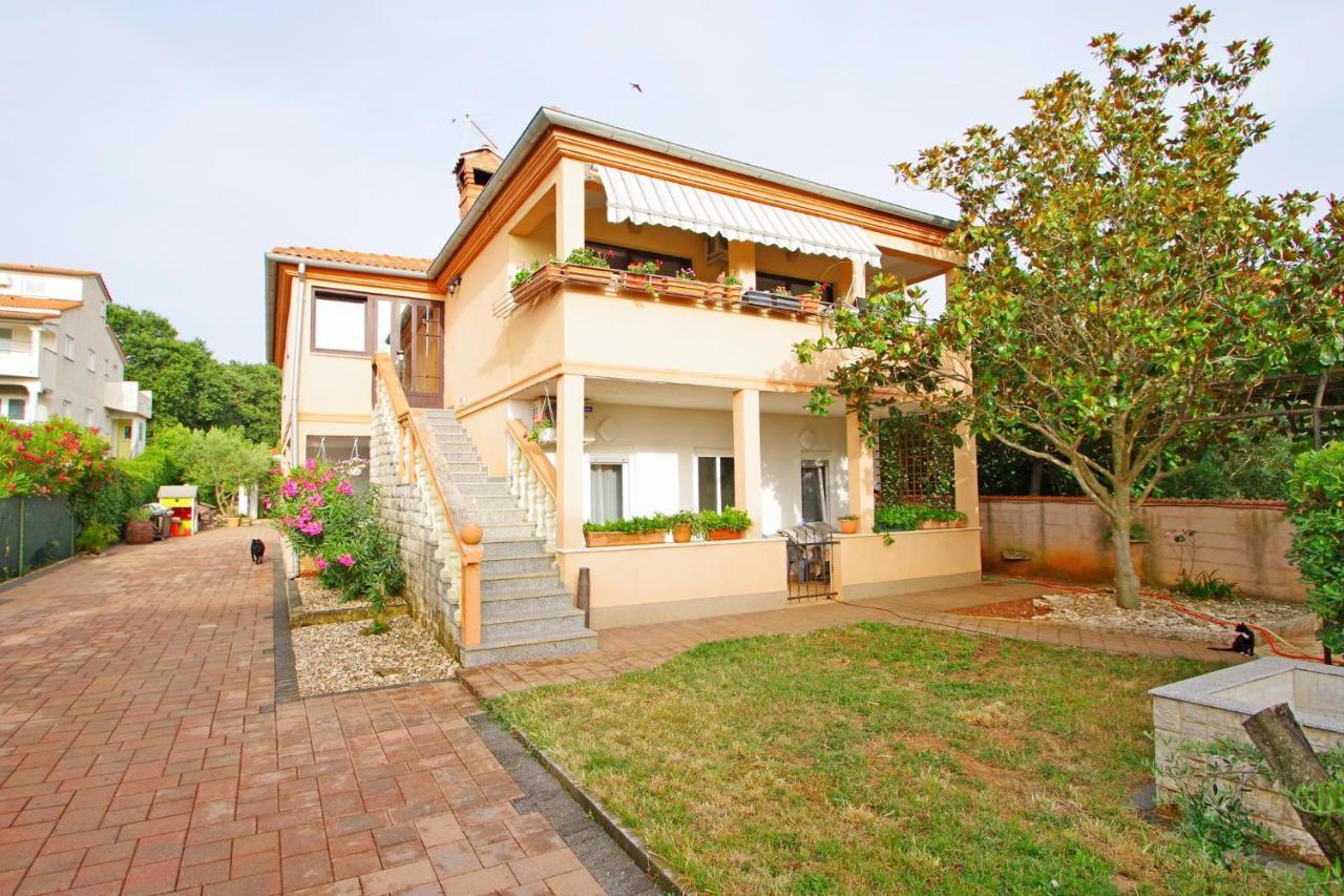 Apartment Pineta in village Valbandon Buitenkant foto