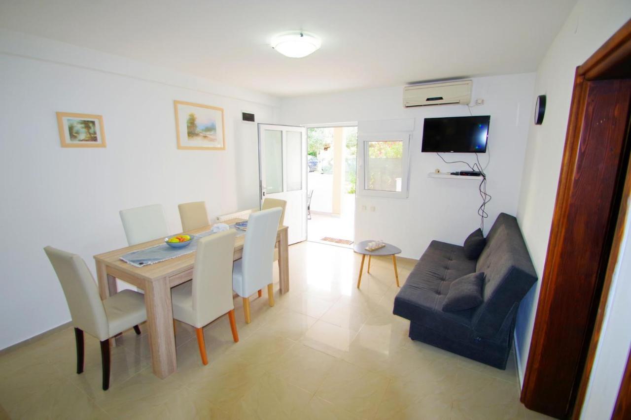 Apartment Pineta in village Valbandon Buitenkant foto