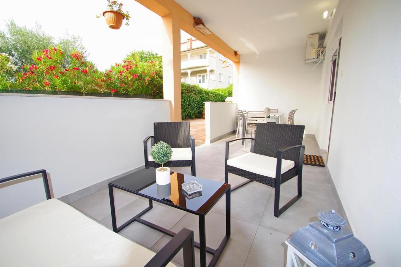 Apartment Pineta in village Valbandon Buitenkant foto