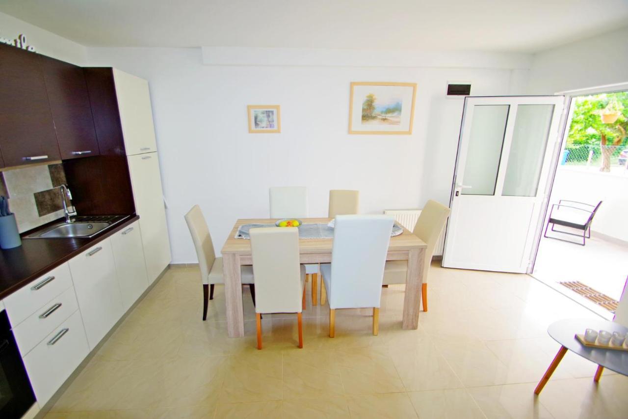 Apartment Pineta in village Valbandon Buitenkant foto