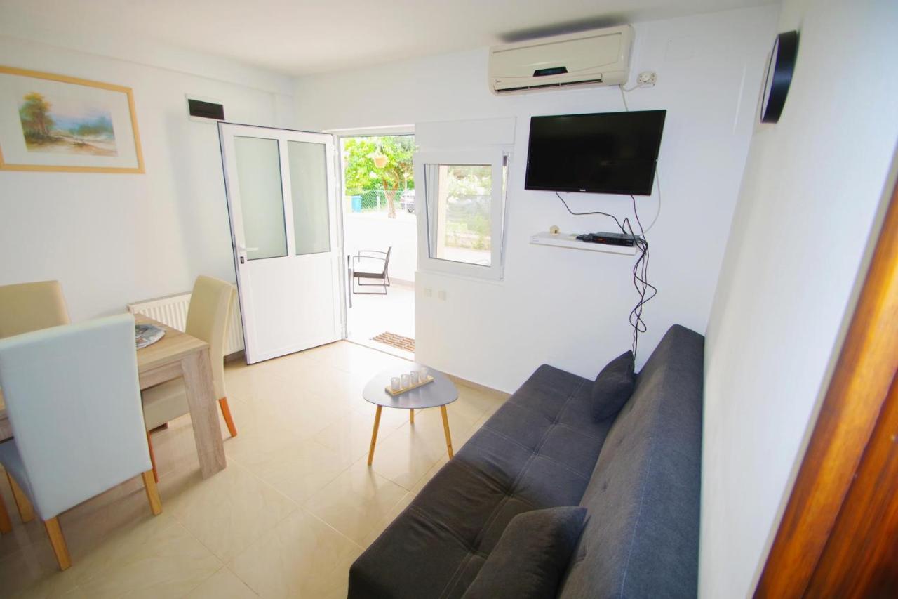 Apartment Pineta in village Valbandon Buitenkant foto
