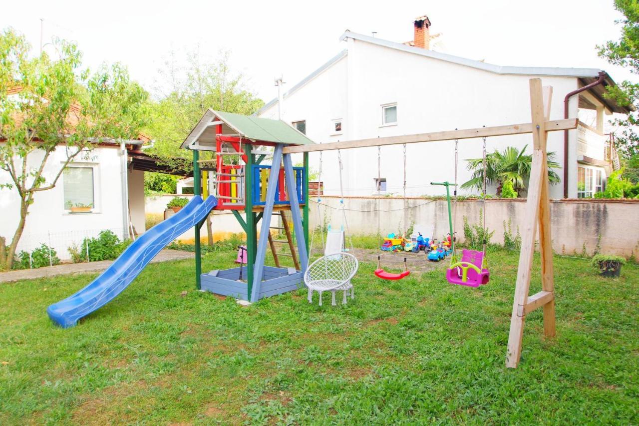 Apartment Pineta in village Valbandon Buitenkant foto