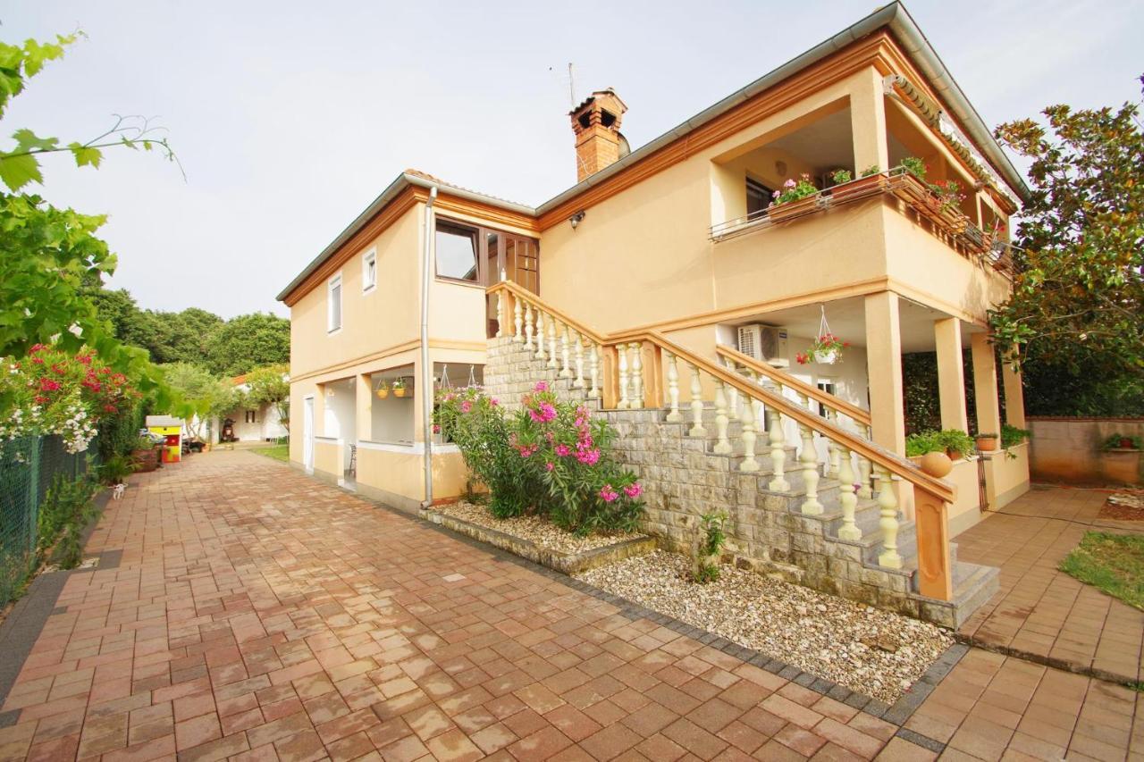Apartment Pineta in village Valbandon Buitenkant foto