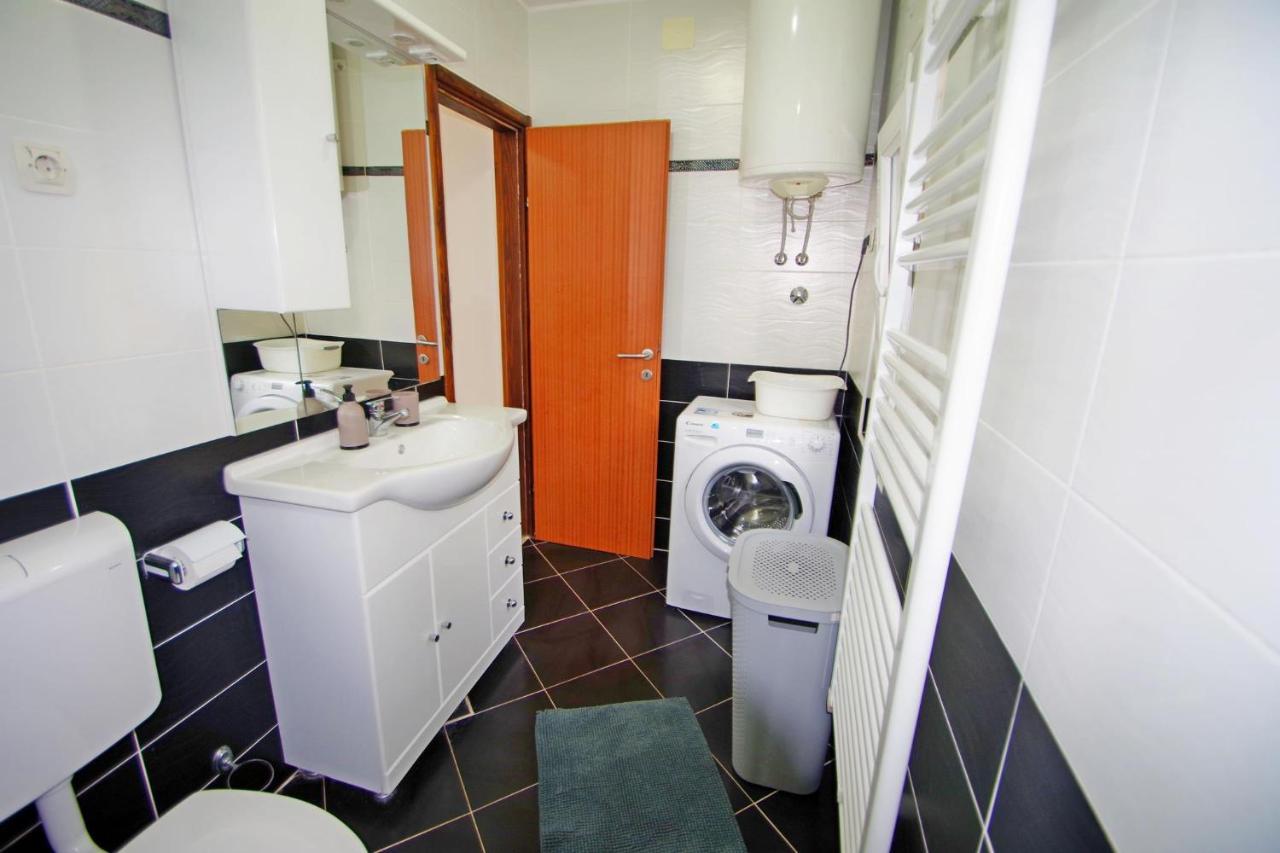 Apartment Pineta in village Valbandon Buitenkant foto