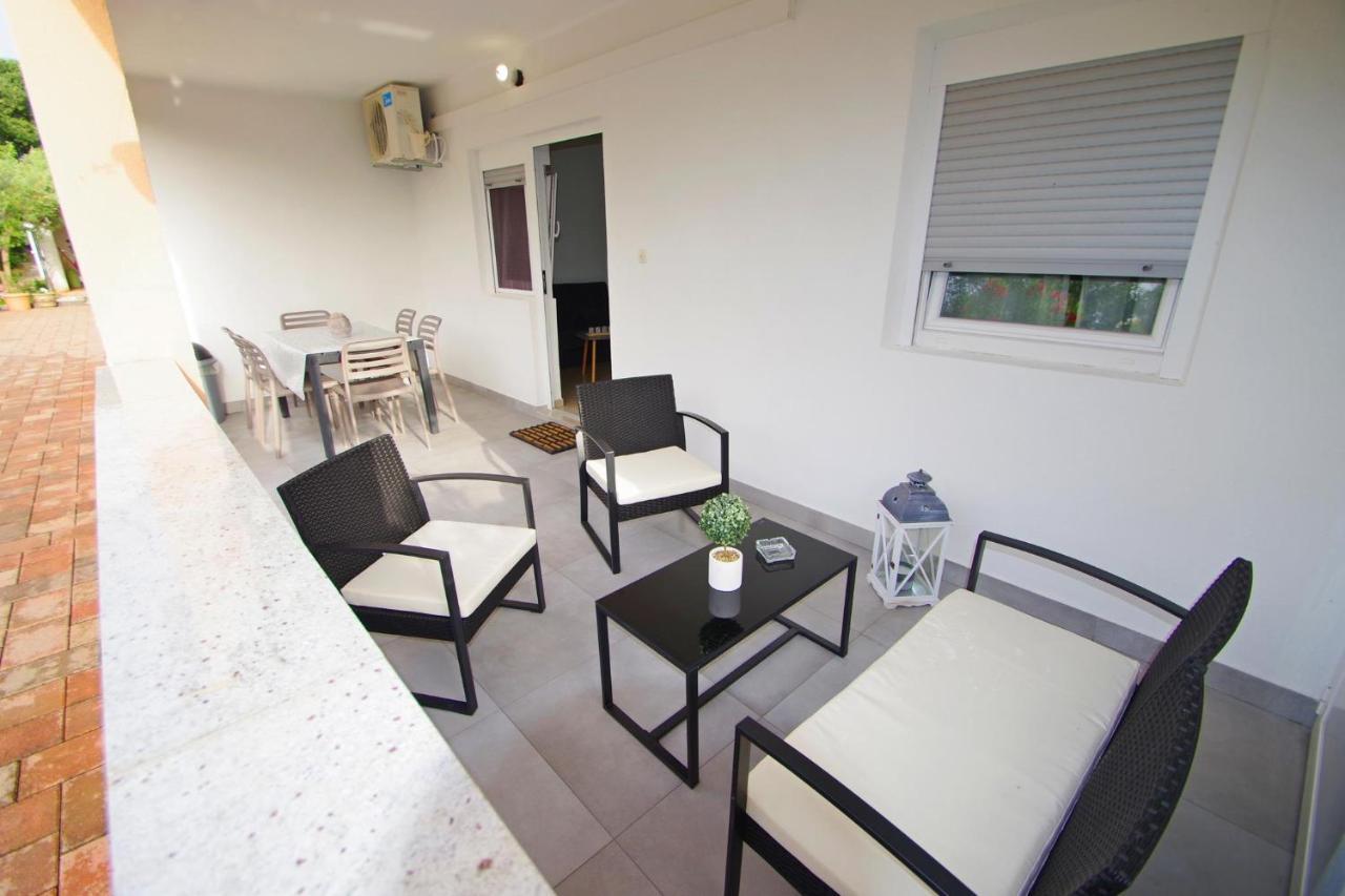 Apartment Pineta in village Valbandon Buitenkant foto