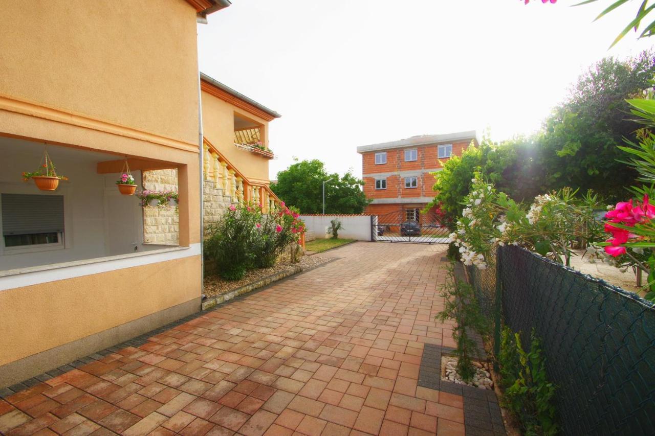 Apartment Pineta in village Valbandon Buitenkant foto