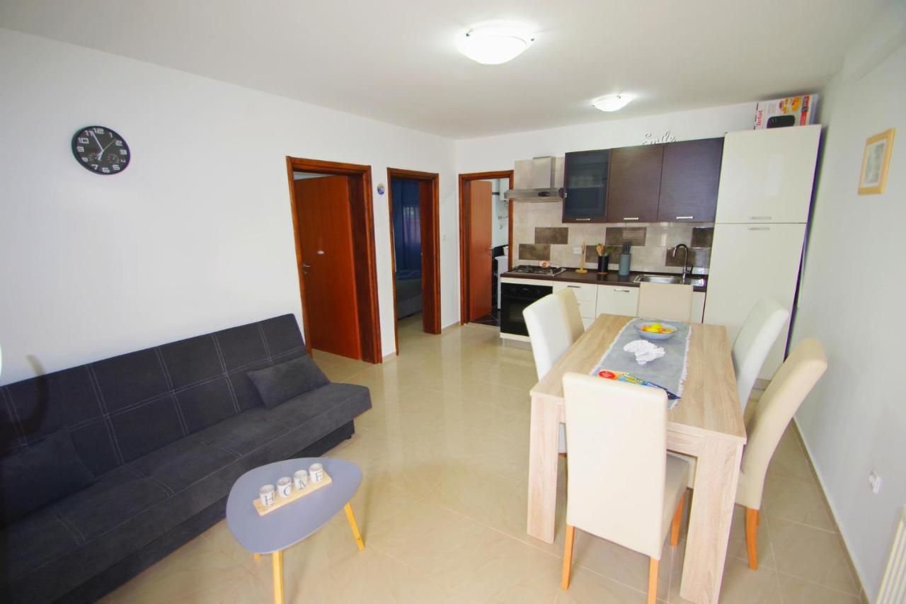 Apartment Pineta in village Valbandon Buitenkant foto