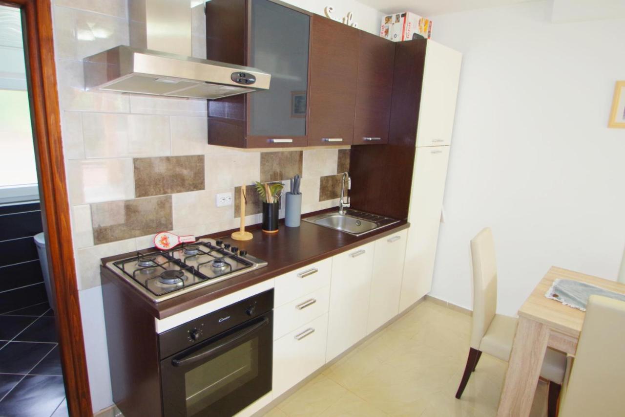 Apartment Pineta in village Valbandon Buitenkant foto
